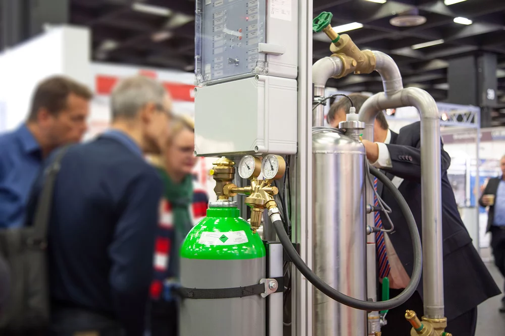 Systemtrenner, Rohrtrenner nach DIN 1988 und DIN 1717, die Schutzatmosphären-Trennstation T50 erreicht ein äquivalentes Schutzniveau wie der "freie Auslauf" und ist damit als neuer Stand der Technik ebenso geeignet.