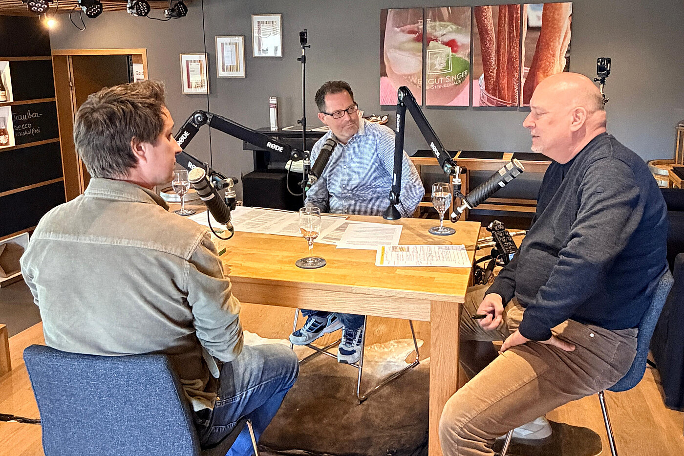 Markus Dumrath, Geschäftsführer Minimax Mobile Services GmbH, im Gespräch mit Andreas Tutschner, Geschäftsführer Natune GmbH, und Podcast-Host Dietmar Bleck