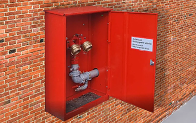 Steigleitung trocken (trockene Löschwasserleitung)