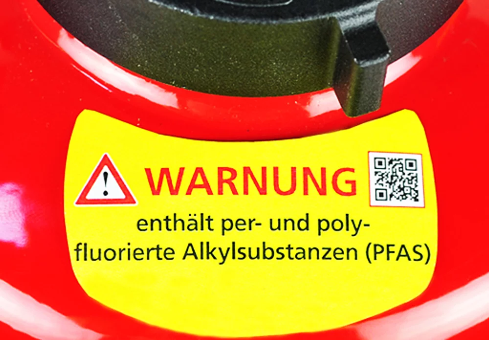 Das EU-Verbot für PFAS-Chemikalien in Schaumlöschmitteln ist beschlossen. PFAS-haltige Feuerlöscher sollten nicht mehr gekauft und eingesetzt werden.