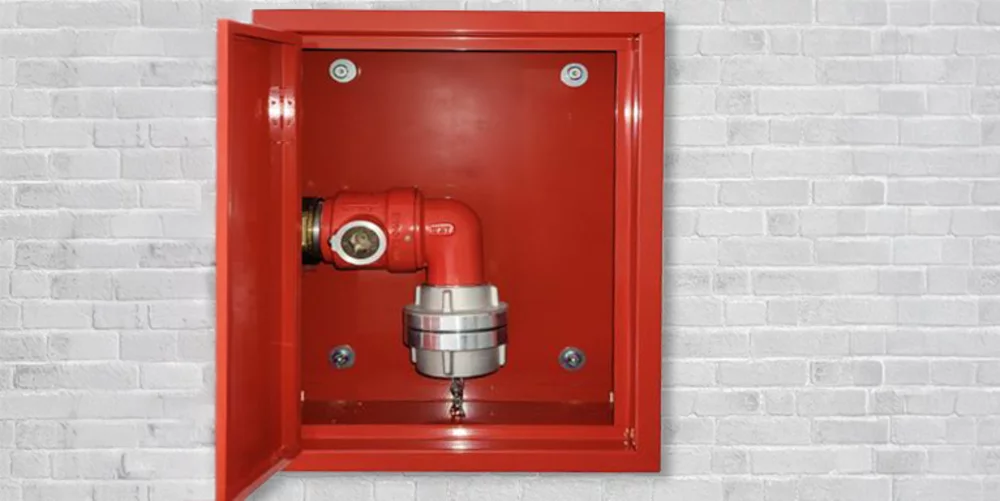 Die Nutzung der Steigleitung trocken ist ausschließlich der Feuerwehr vorbehalten; hier: Entnahmeeinrichtung