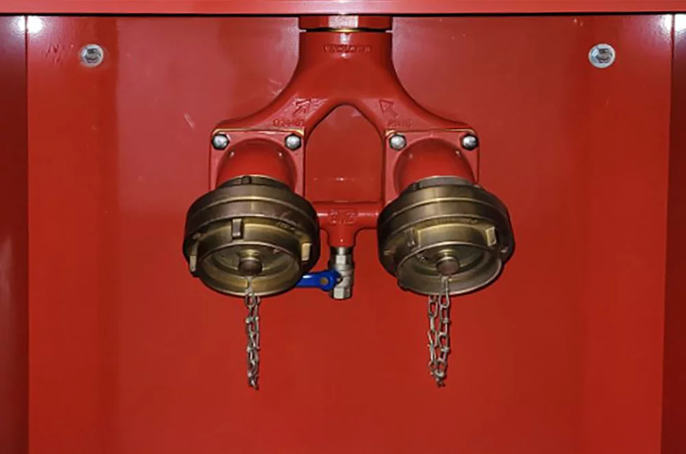 Beispiel einer Einspeisearmatur an einer Steigleitung trocken