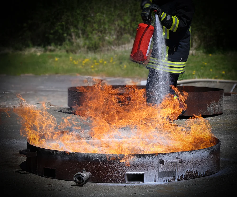 Der fluorfreie Schaum-Kartuschen-Feuerlöscher im Einsatz
